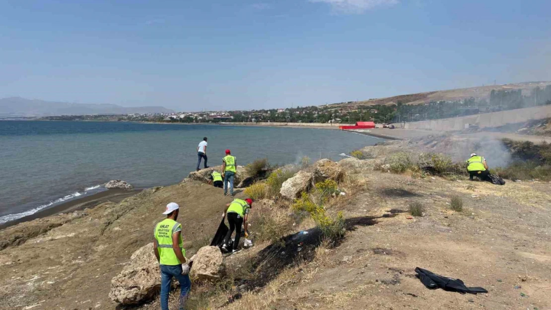 Van Gölü kıyılarında temizlik çalışması