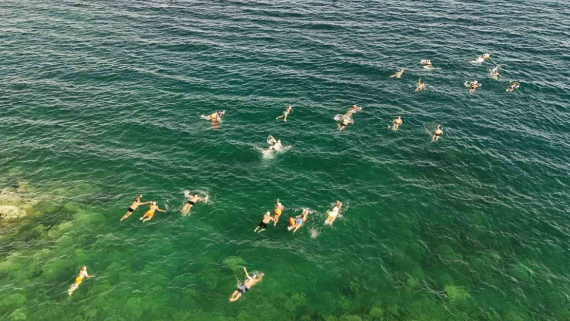 Van Gölü'nde en uzun mesafeli yüzme maratonu düzenlendi