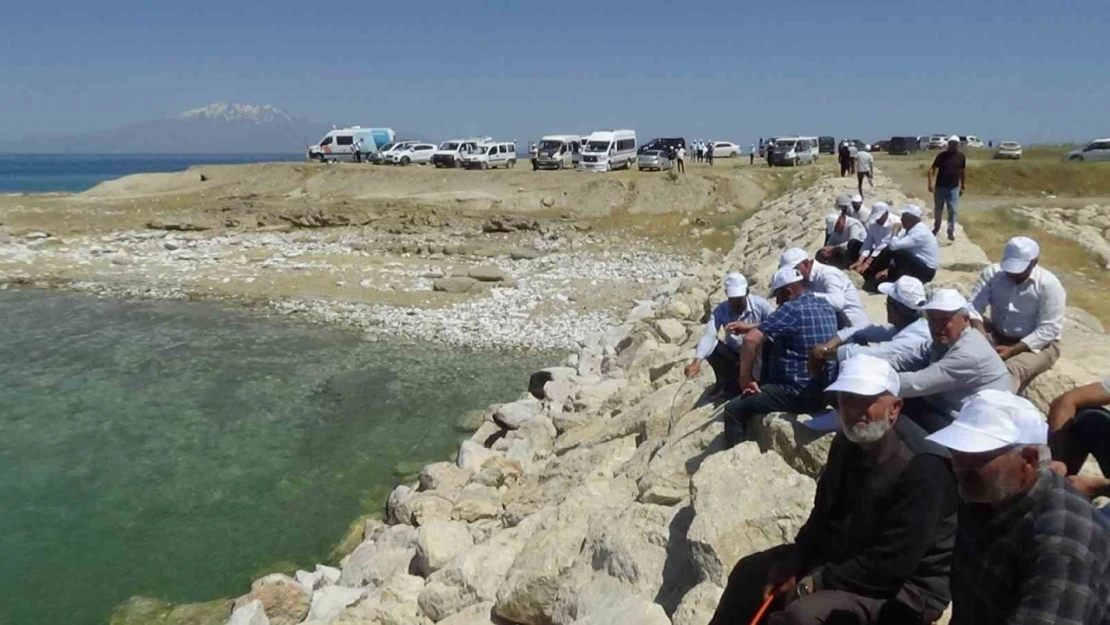 Van Gölü'nde kaybolan şahıs Rov ve Sonar cihazları ile aranıyor