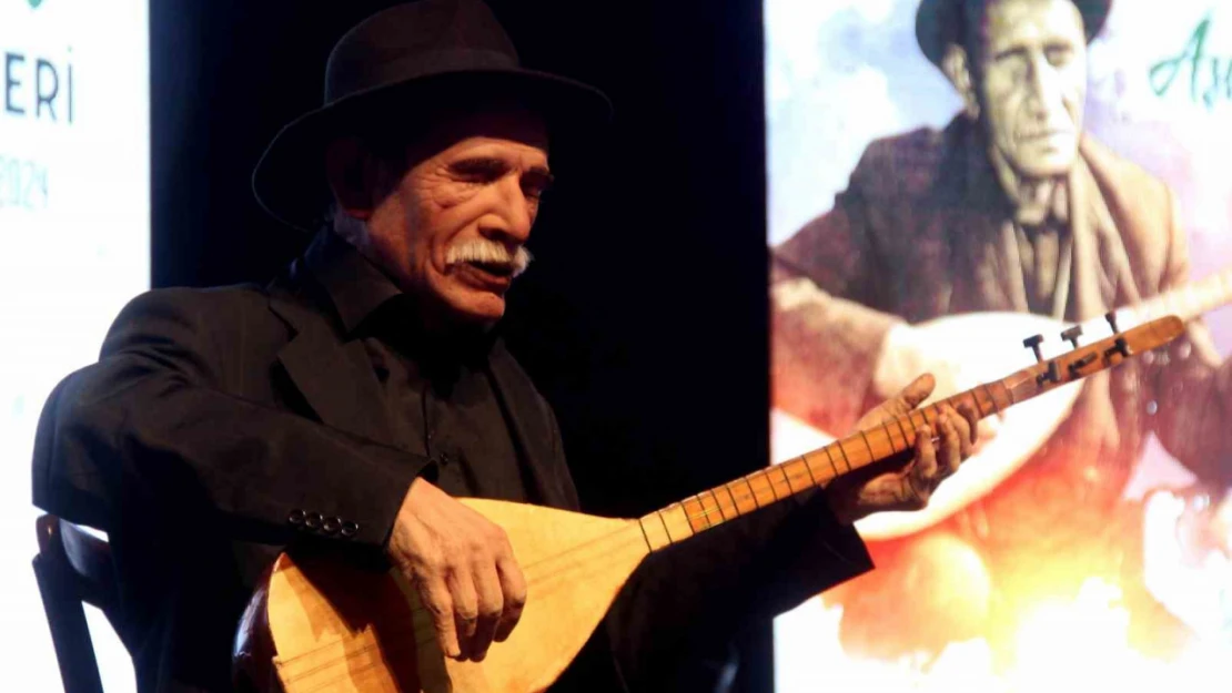 Vefatından 51 yıl sonra robotu sahnede konser verdi