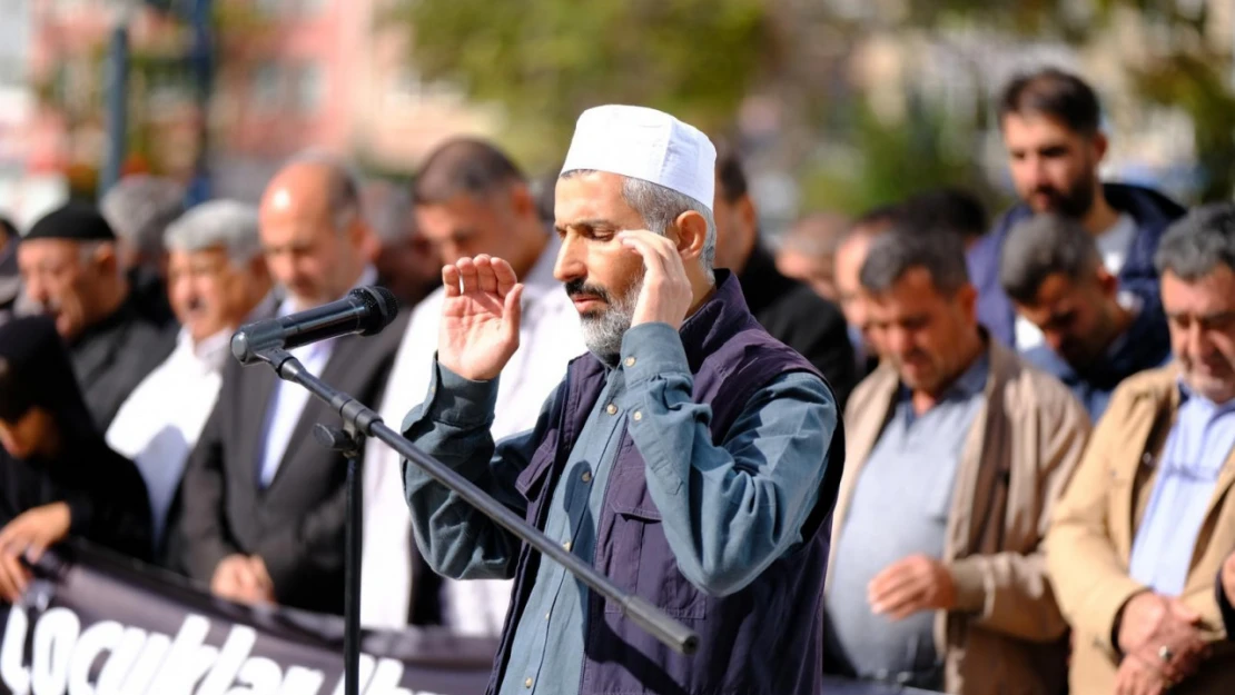 Yahya Sinvar için gıyabi cenaze namazı kılındı, taziye çadırı kuruldu