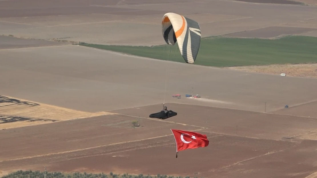 Yamaç paraşütü festivalinde adrenalin dolu anlar yaşandı