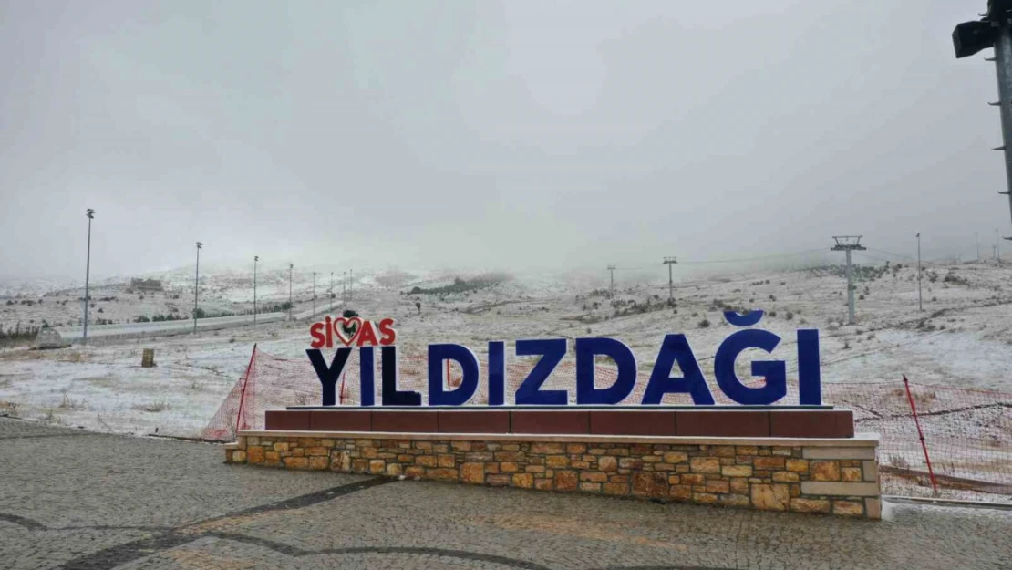 Yıldız Dağı Kayak Merkezi'ne mevsimin ilk karı düştü