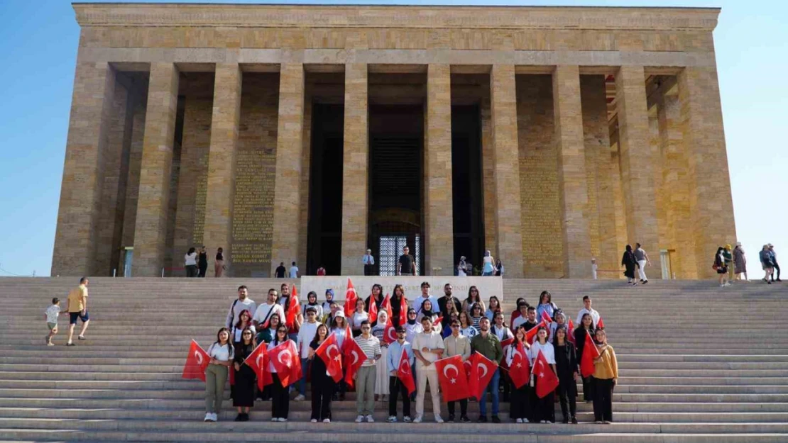 Yılmaz'dan gençlere Ankara gezisi
