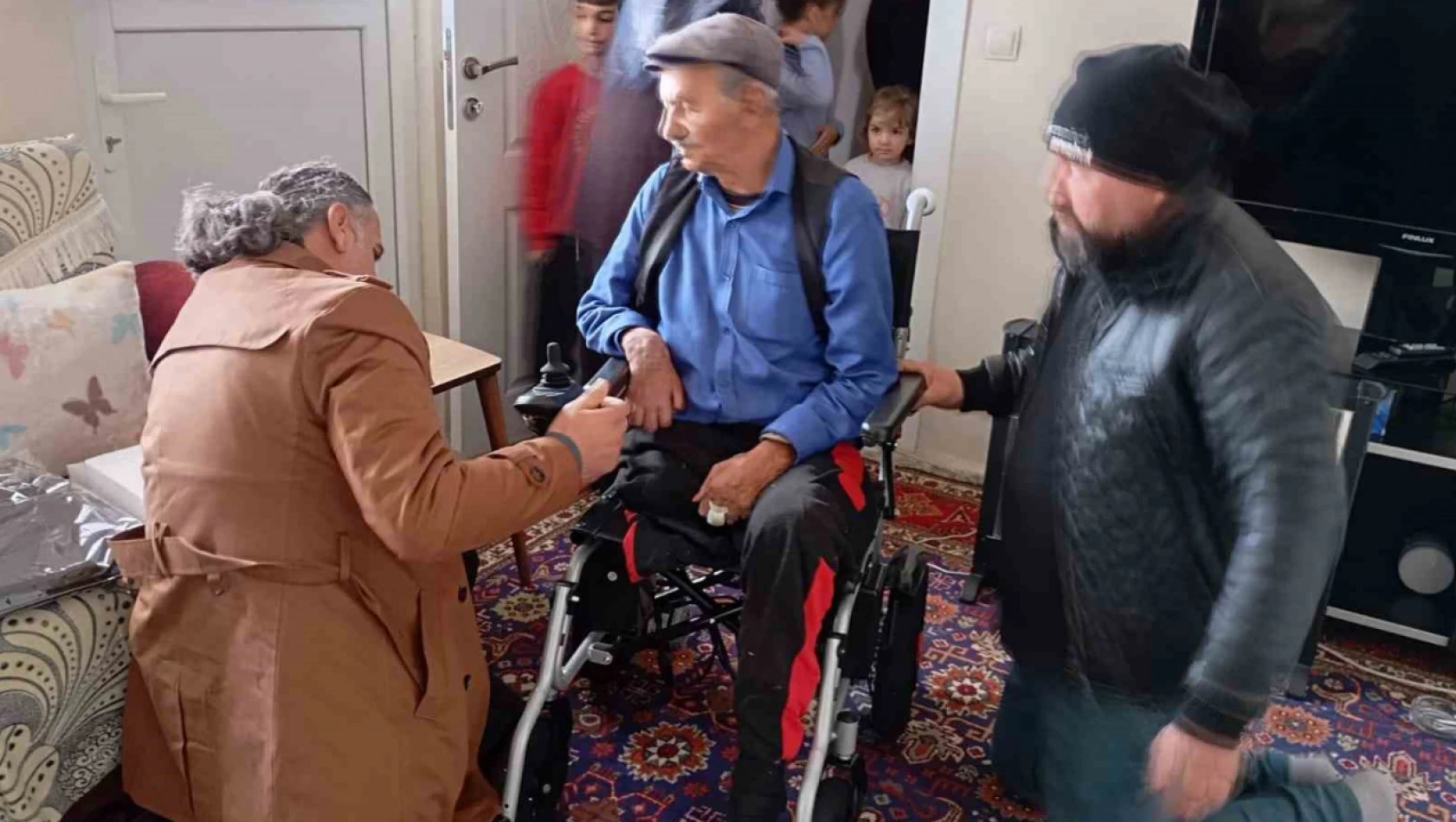 85 yaşındaki Enver Dede artık istediği gibi gezebilecek