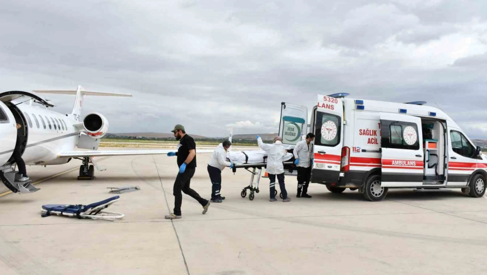 Umre'de rahatsızlanan vatandaş ambulans uçakla yurda getirildi
