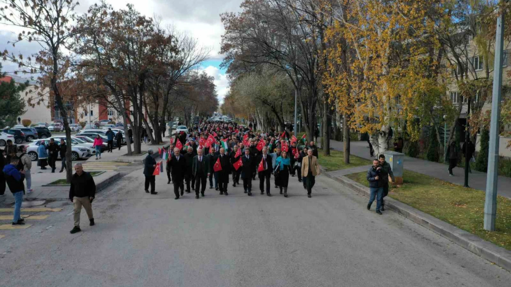 Erzurum'da öğrenci ve akademisyenler Filistin için yürüdü