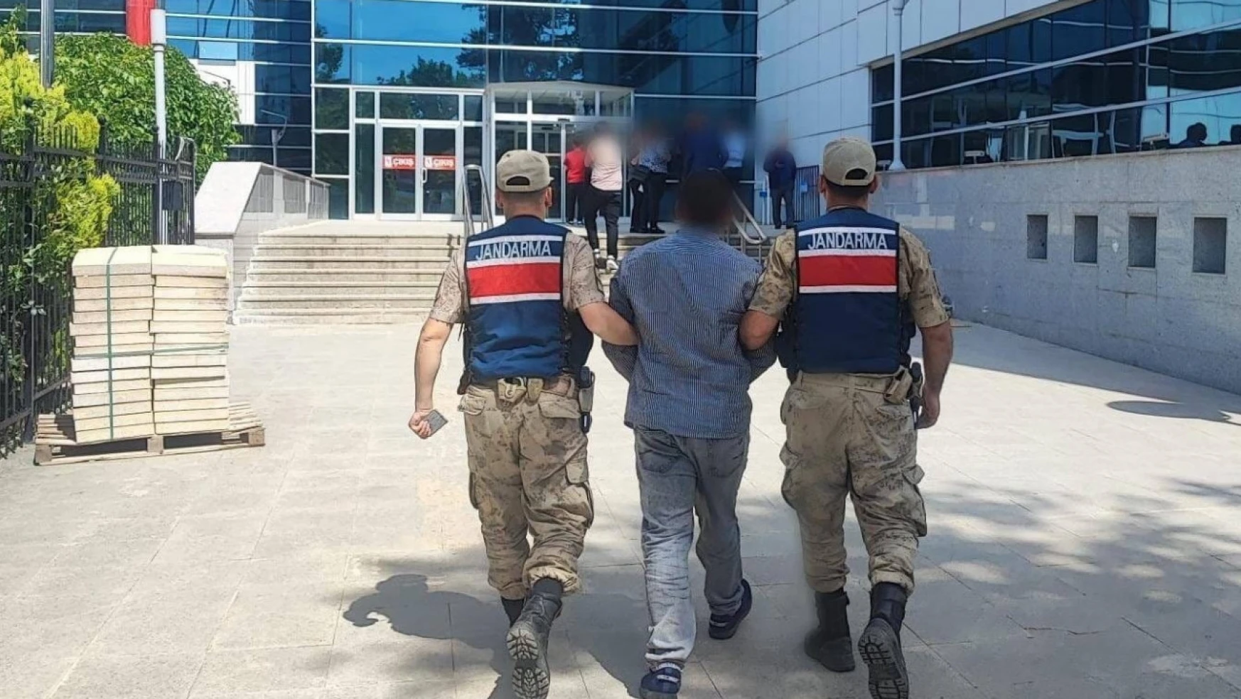 Adıyaman'da göçmen kaçakçılığı operasyonu: 5 gözaltı