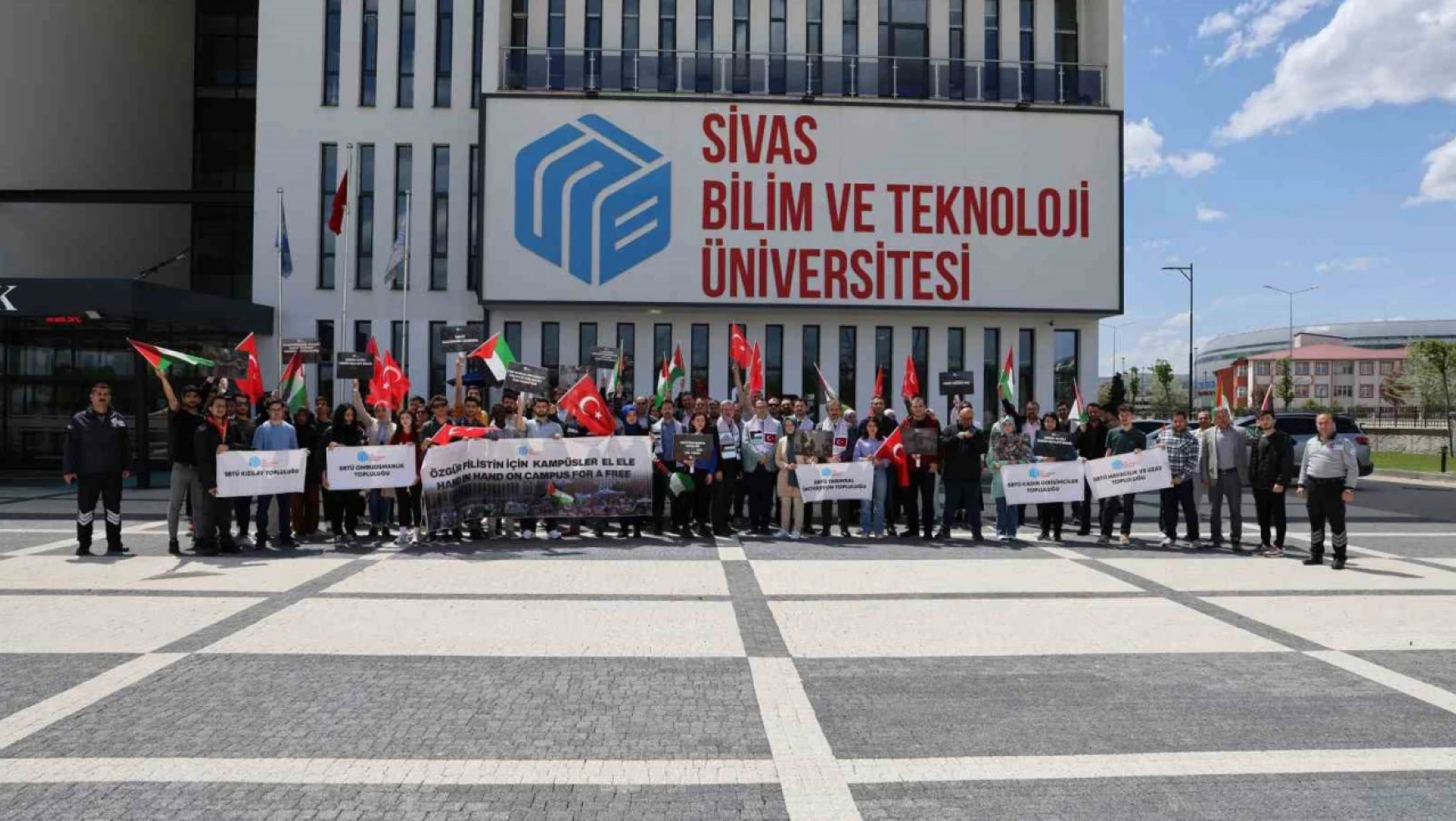 Akademisyenler ve öğrenciler birlikte İsrail'i protesto etti