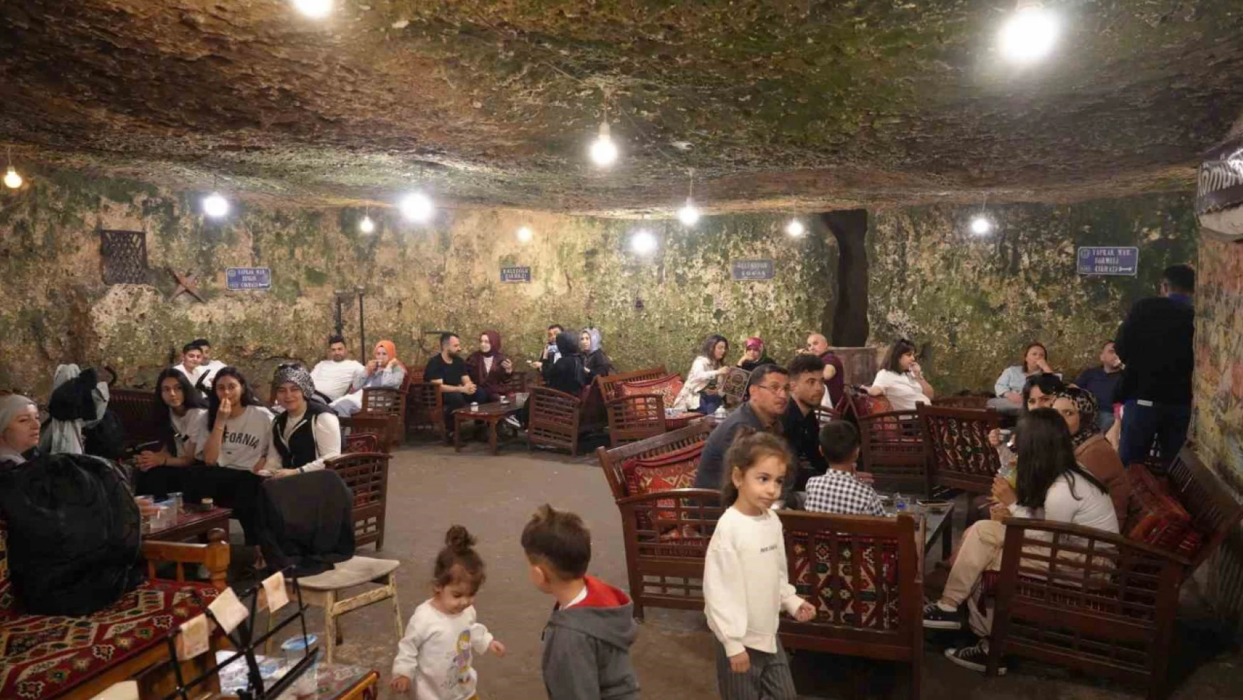 Bayram tatilinde Gaziantep'in tarihi Kaleoğlu Mağarası'na yoğun ilgi