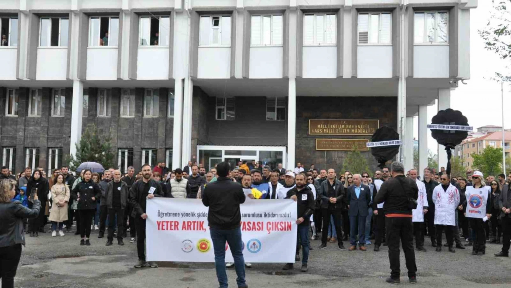Kars'ta öğretmenler şiddete hayır dedi