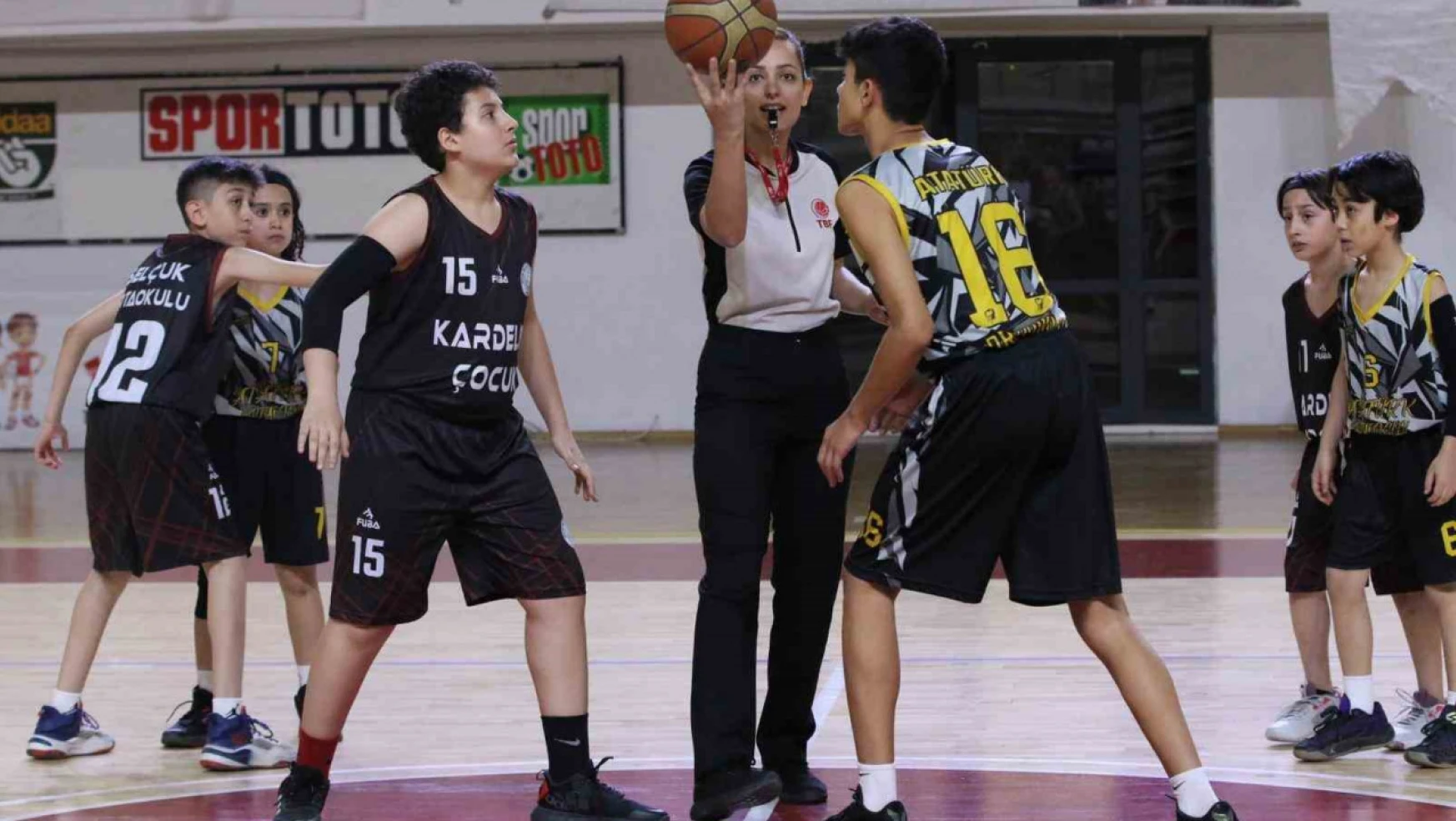 Okullararası basketbol grup maçları, Sivas'ta sürüyor