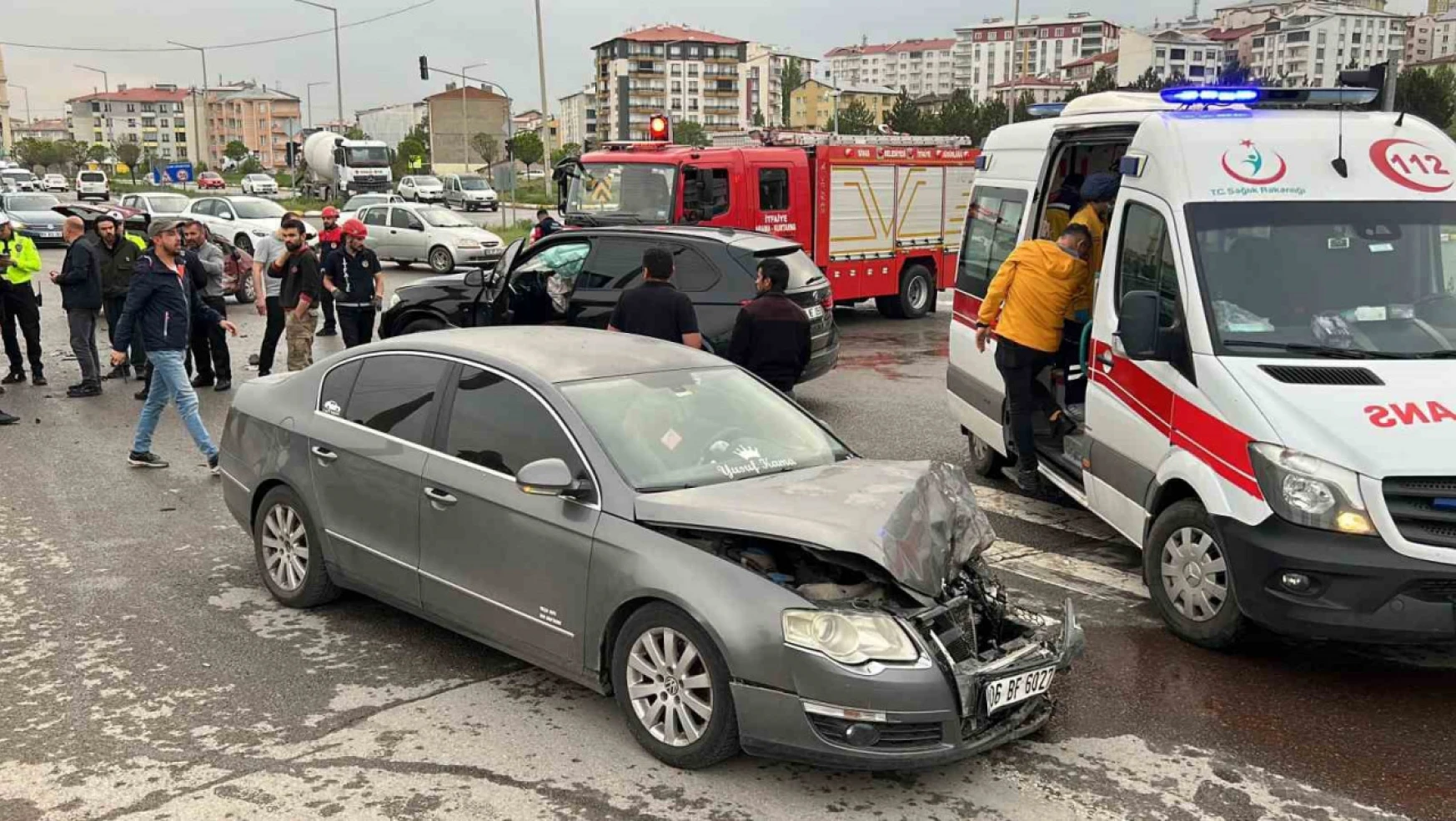 Sivas'ta 3 araç çarpıştı: 3 yaralı