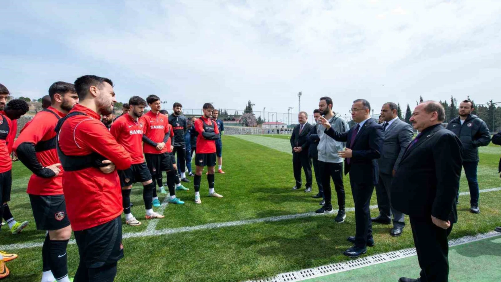 Vali Çeber'den Gaziantep FK'ya moral ziyareti