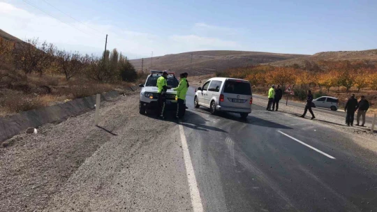 Malatya'da otomobil ile minibüs çarpıştı: 5 yaralı