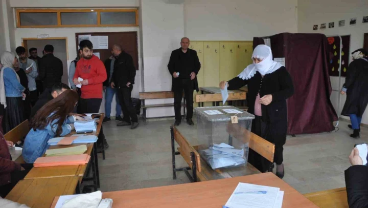 Bulanık'ta 16 bin 578 seçmen sandık başına gitti
