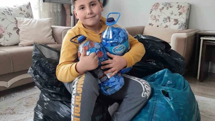 Erzincanlı minik, engelliler için 60 bin 'mavi kapağı' bin kilometreden getirtti
