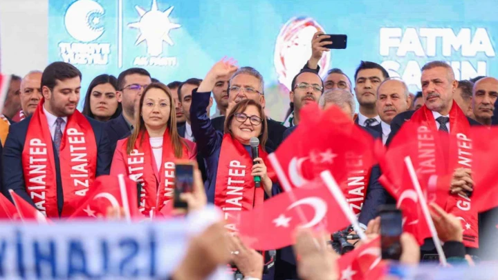 Fatma Şahin'e coşkulu karşılama