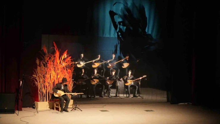 'Aşık Veysel-Biyografik Türkülü Tiyatro Oyunu'na büyük ilgi