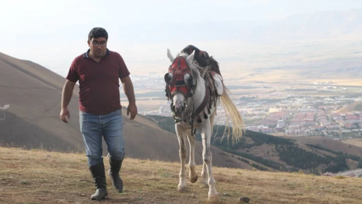 'Eski Çağ'dan Modern Çağ'a' atın kitabını yazdılar