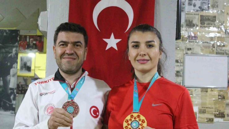'Her başarılı erkeğin arkasında bir kadın vardır' sözü tersine döndü