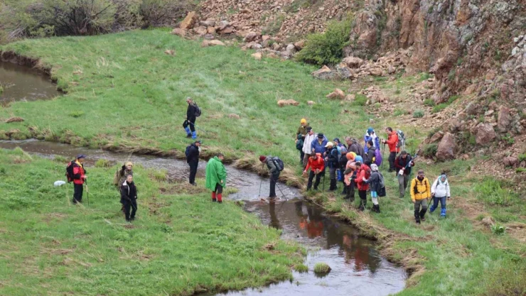18 kilometrelik yürüyüşte yağmur çamur dinlemediler