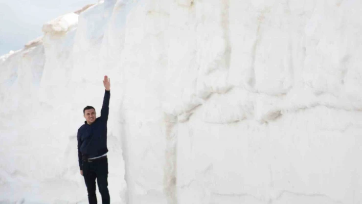 2 bin 250 rakımlı zirvede 6 metrelik karla mücadele çalışması