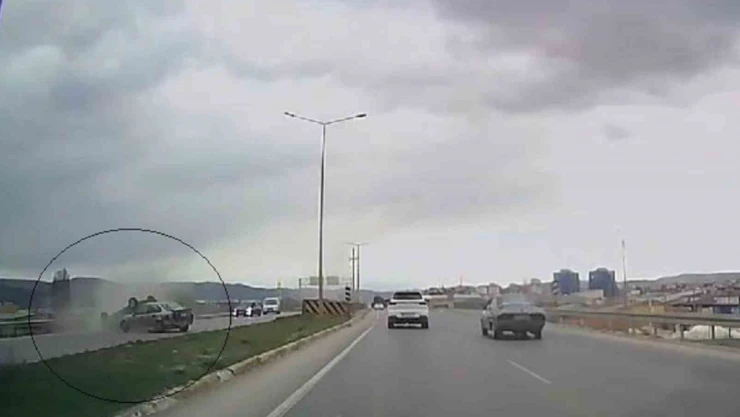 3 kişinin yaralandığı kazanın görüntüleri ortaya çıktı