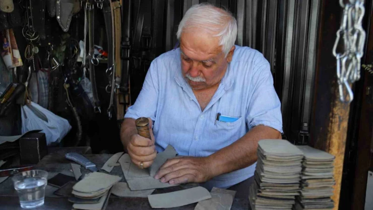 47 yıllık saraciye ustası teknolojiye direniyor