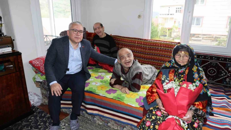 93 yaşındaki fedakar anne unutulmadı