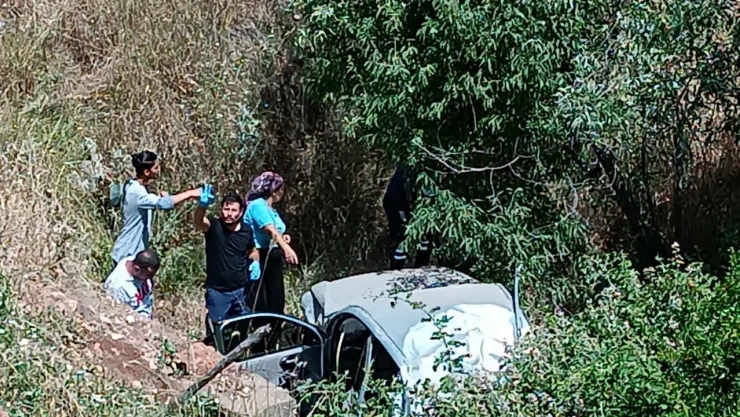 Adıyaman'da otomobil şarampole yuvarlandı: 5 yaralı