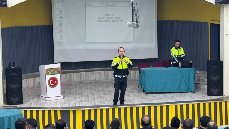 Ağrı'da güvenli ulaşım için okul servisi şoförlerine eğitim verildi