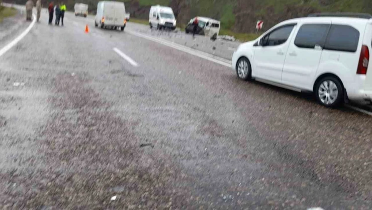 Ağrı'da korkunç kaza: 2 ölü, 5 yaralı