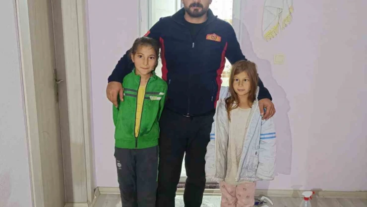 Ağrı'da oyun oynarken banyoda kilitli kalan kardeşleri itfaiye ekipleri kurtardı