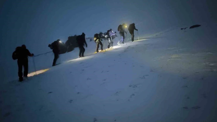 Ağrı Dağı'nda kaybolan 2 dağcının cansız bedenine ulaşıldı