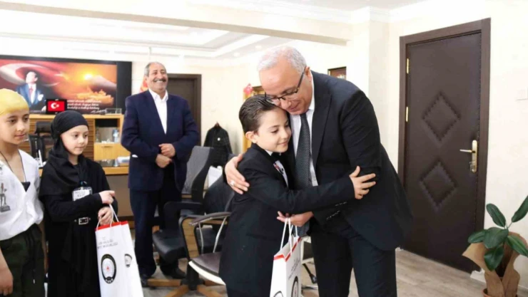 Ağrı Emniyet Müdürü İpar, ilkokul öğrencilerini ağırladı