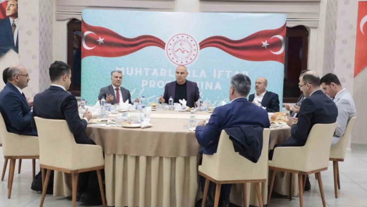 Ağrı Valisi Koç, muhtarlarla bir araya geldi