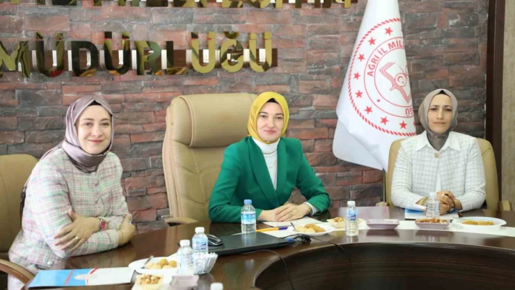 Ağrı Valisi ve eşi hayatlara dokunuyor