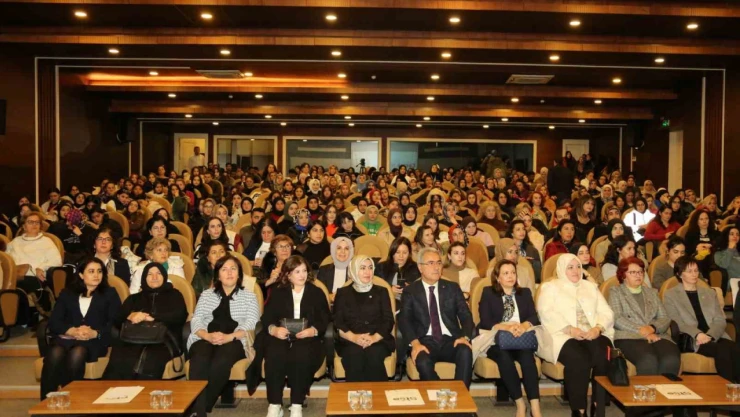 Akademisyen Anne, Dünya Çocuk Hakları etkinliğinde Sivaslılarla buluştu