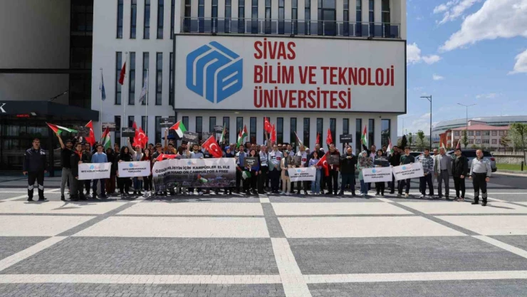 Akademisyenler ve öğrenciler birlikte İsrail'i protesto etti