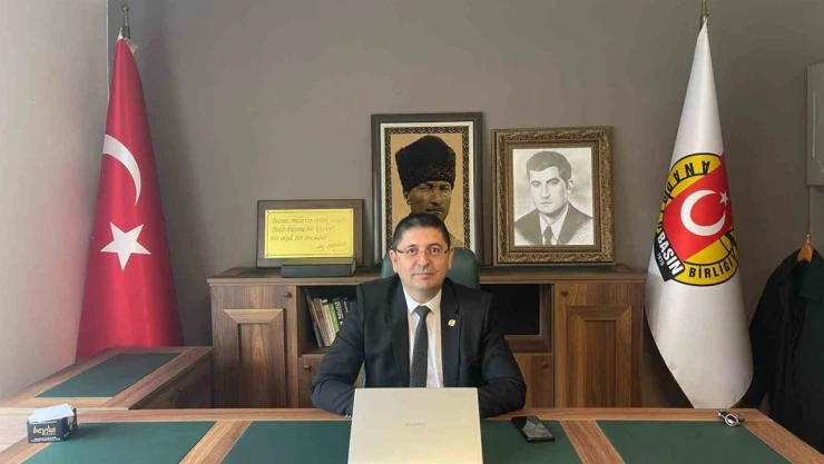 Anadolu Basın Birliği Genel Başkanı M. Bora Zor: 'Gazeteciler, habercilik refleksini kaybediyor'