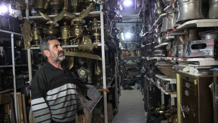 Antika tutkunu esnaf, biriktirdiği yüz binlerce eser ile müze açmak istiyor
