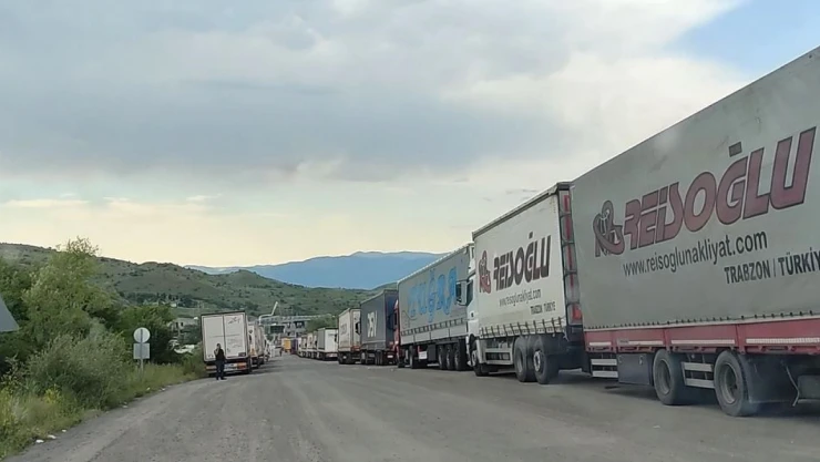 Ardahan-Posof Türkgözü Sınır Kapısı'nda tır kuyruğu