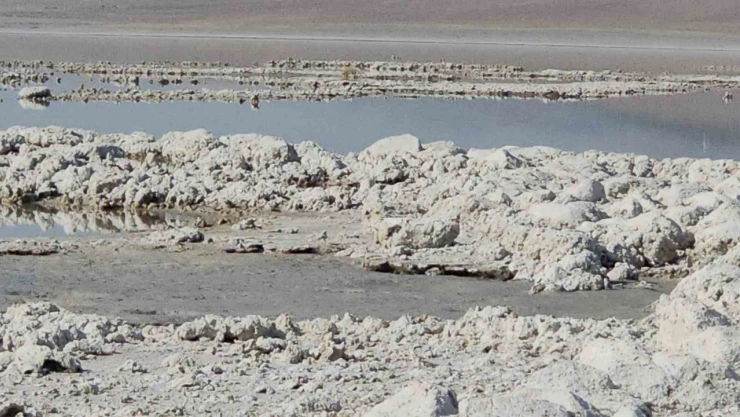 Arin Gölü'nde duvar kalıntıları ortaya çıktı