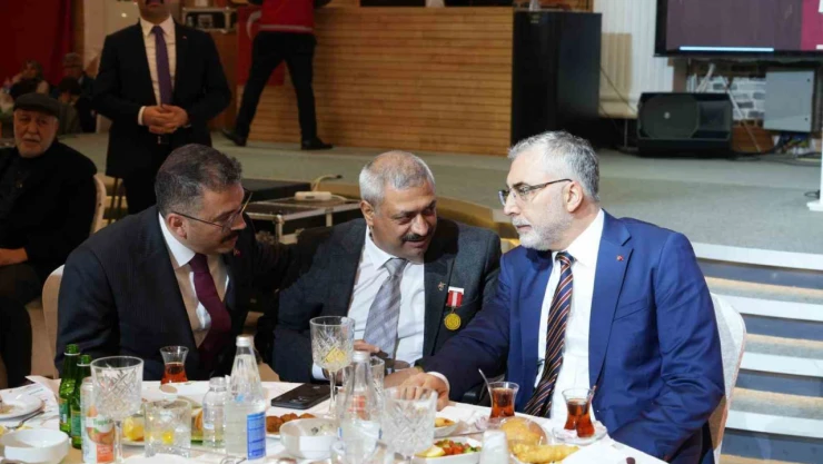 Bakan Işıkhan şehit aileleri ve gazilerle iftarda buluştu