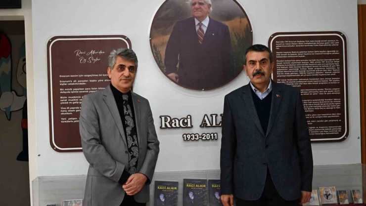 Bakan Tekin 'Raci Alkır Erzurum için bir değerdir'