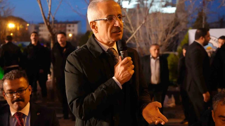 Bakan Uraloğlu, Iğdır'da esnafı ziyaret etti, vatandaşlarla iftar yaptı