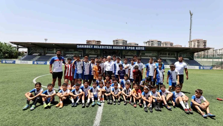 Başkan Tahmazoğlu: 'Gençlerimiz en az bir branşta spor yapmalı'