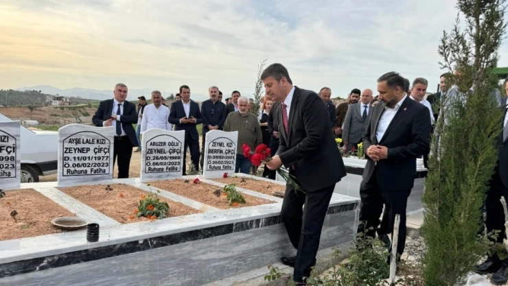 Başkan Tutdere'nin ilk ziyareti mezarlık oldu