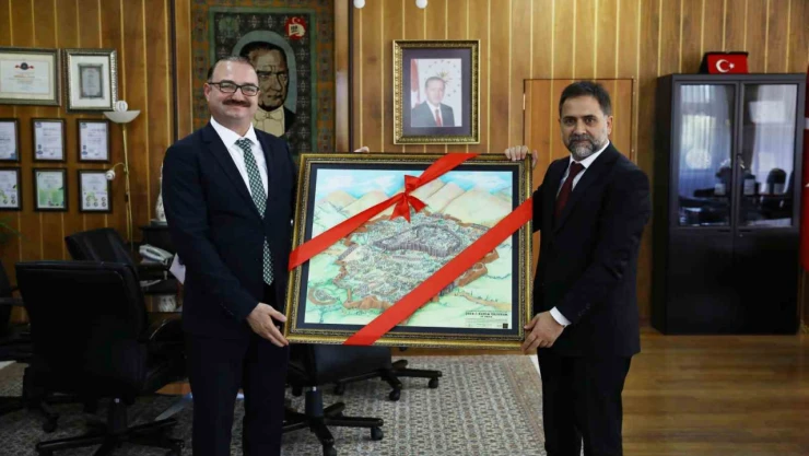 Başkan Uçar'dan Rektör Hacımüftüoğlu'na tebrik ziyareti